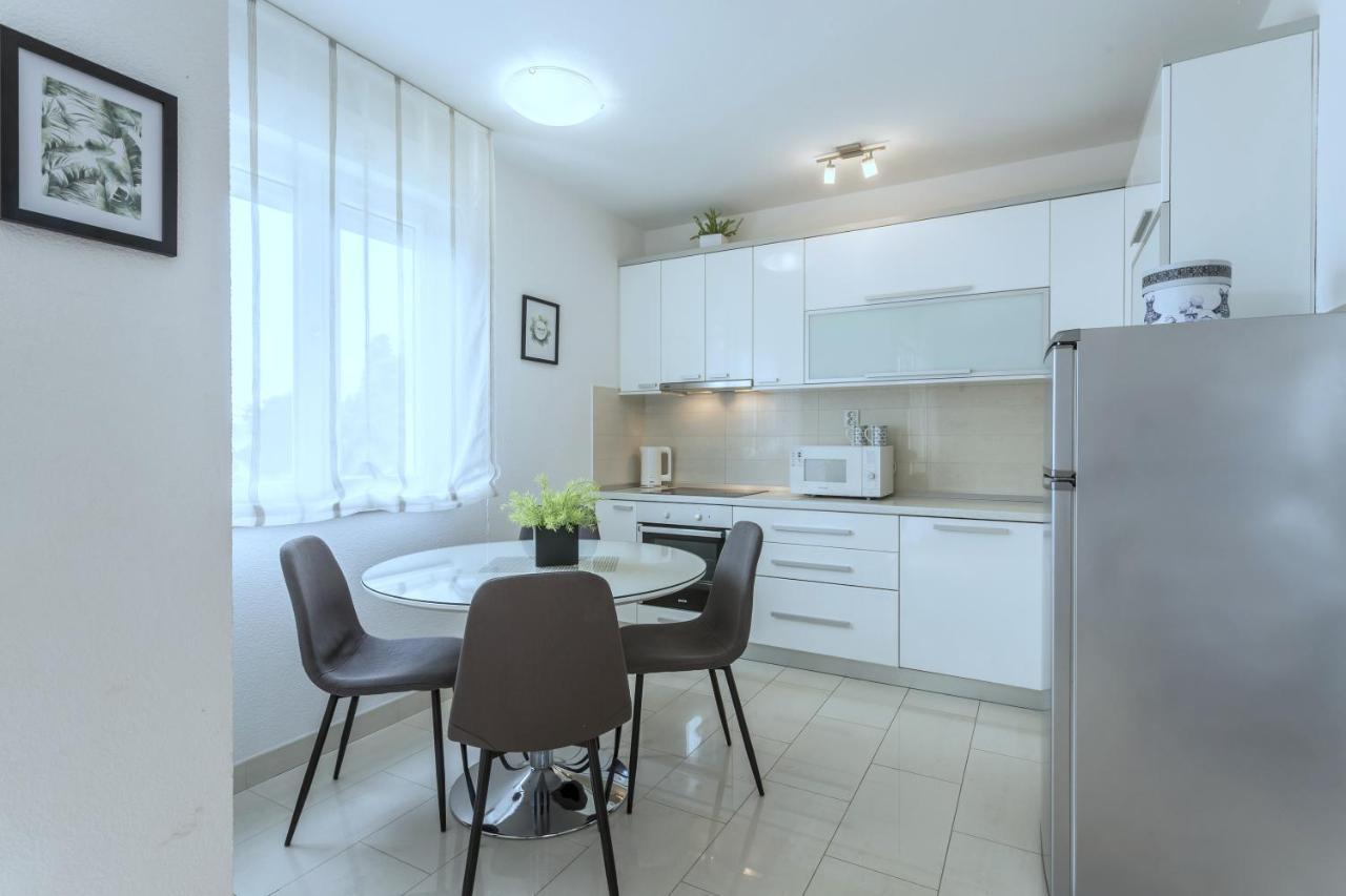 Iris Beach Apartments Kaštela Exteriér fotografie